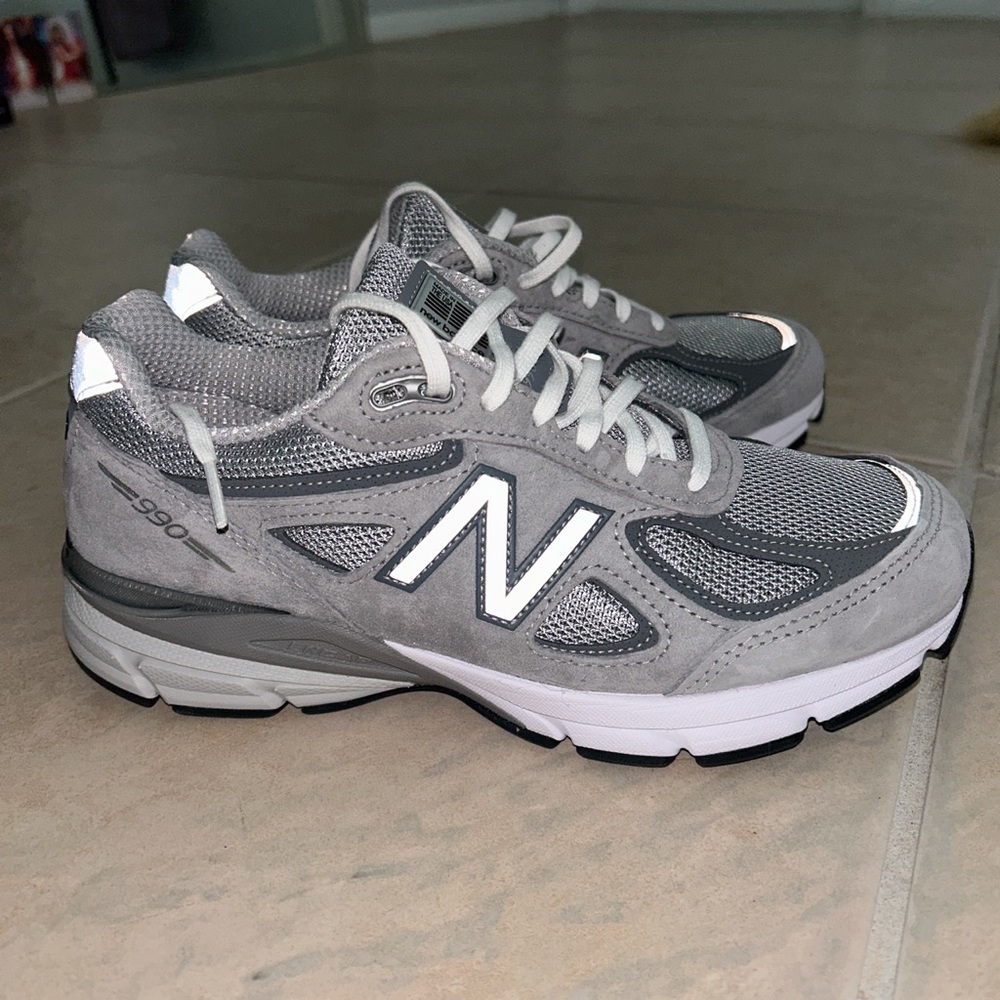 New balance 990 v4 like new size 8